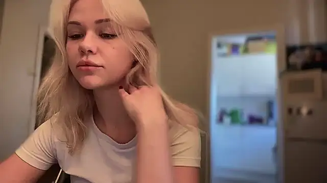 Leylia Lily online show from 03/23/26, 12:16