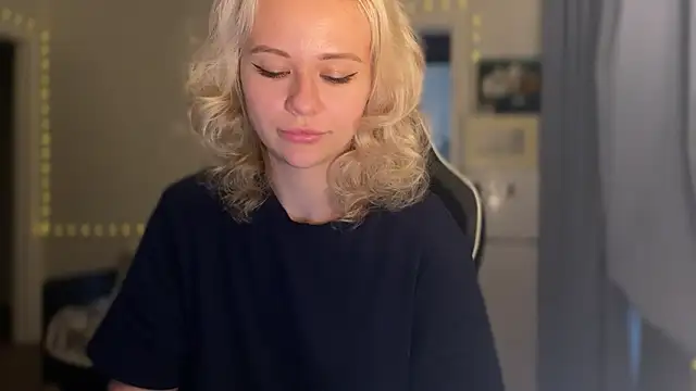 Leylia Lily online show from 03/11/26, 09:47