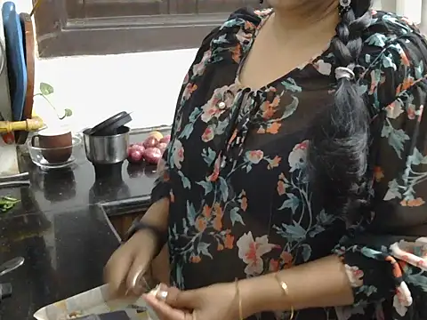 Snapshot of Hot_Sonniyaa chatting on 02/20/26, 08:38 Hot Sonniyaa online show from 02/20/26, 08:38