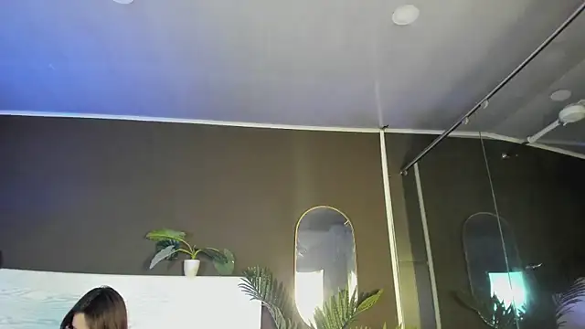 Mia noiir online show from 05/06/26, 04:05