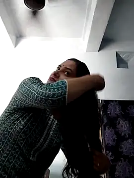 Anushka Singh0 online show from 04/25/26, 07:44