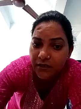 Snapshot of Anushka_Singh0 chatting on 03/04/26, 10:01 Anushka Singh0 online show from 03/04/26, 10:01