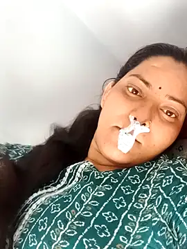 Snapshot of Anushka_Singh0 chatting on 03/17/26, 08:17 Anushka Singh0 online show from 03/17/26, 08:17