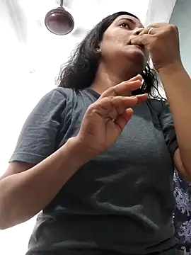 Anushka Singh0 online show from 04/26/26, 07:16