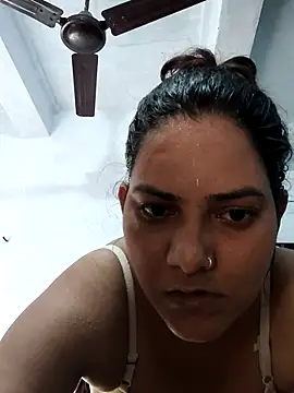 Snapshot of Anushka_Singh0 chatting on 07/14/26, 12:33 Anushka Singh0 online show from 07/14/26, 12:33