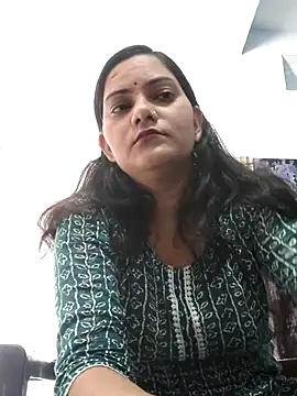 Anushka Singh0 online show from 04/17/26, 06:38