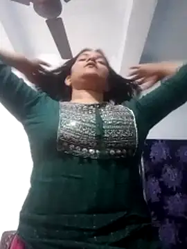 Snapshot of Anushka_Singh0 chatting on 03/19/26, 09:53 Anushka Singh0 online show from 03/19/26, 09:53