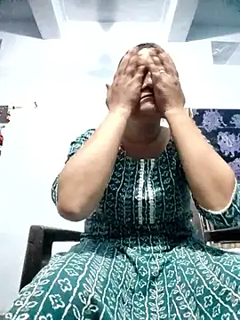 Anushka Singh0 online show from 04/20/26, 04:08