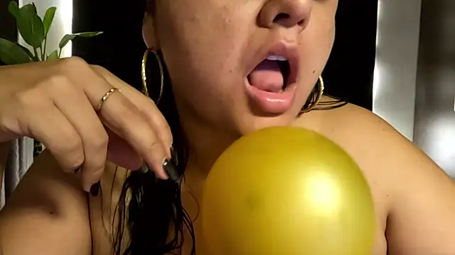 AzaraOnyx online show from 06/04/26, 11:26