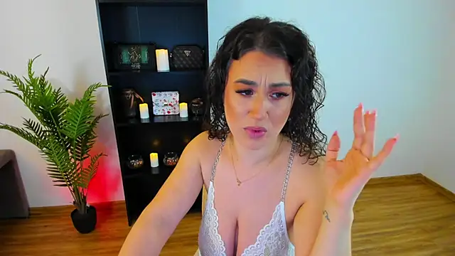 Snapshot of khloe_starrr chatting on 02/28/26, 05:12 khloe starrr online show from 02/28/26, 05:12