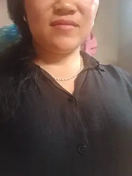 Snapshot of nelina_12345 chatting on 06/14/26, 02:24 nelina 12345 online show from 06/14/26, 02:24