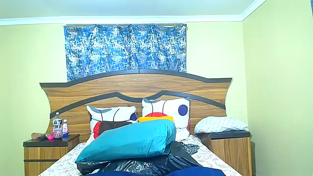 Snapshot of Queenxxxjesy chatting on 03/16/26, 04:09 Queenxxxjesy online show from 03/16/26, 04:09