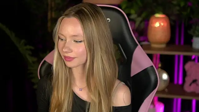 Snapshot of SweetDaisy_me chatting on 02/14/26, 09:42 SweetDaisy me online show from 02/14/26, 09:42