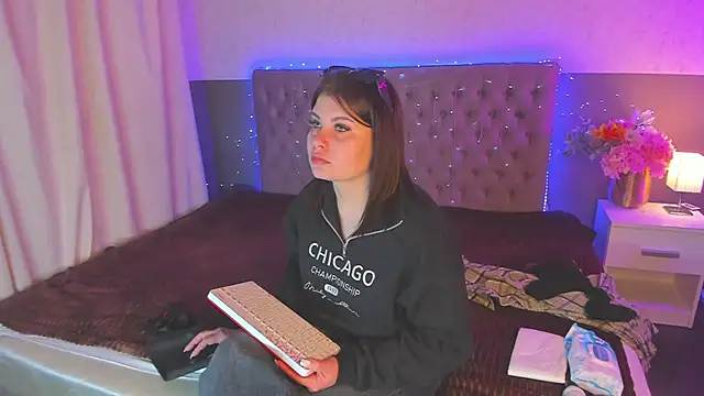 AmandaHoppe online show from 03/30/26, 04:58