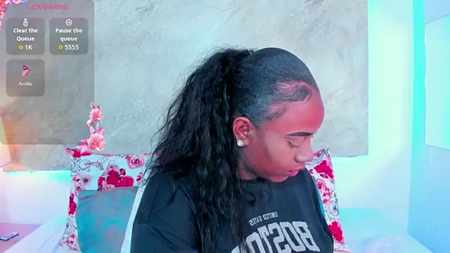 laia fisher  online show from 03/19/26, 11:54