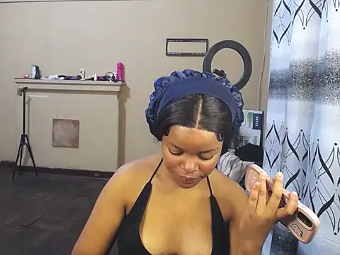 Snapshot of KinkyPxx chatting on 02/17/26, 07:33 KinkyPxx online show from 02/17/26, 07:33