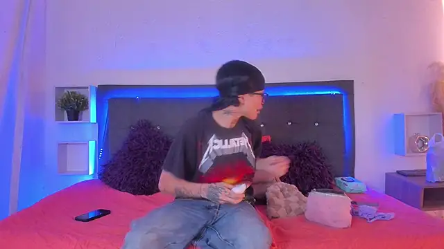 Ale cuzz online show from 03/26/26, 03:43