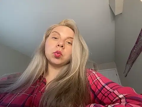 Snapshot of i_love_iva chatting on 02/15/26, 09:36 i love iva online show from 02/15/26, 09:36