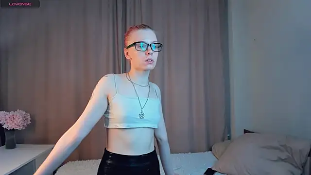 Snapshot of RonniHang chatting on 02/28/26, 03:06 RonniHang online show from 02/28/26, 03:06