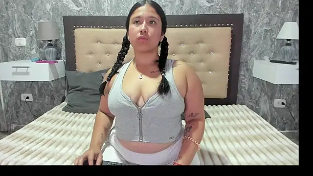 Snapshot of Daphne_sweett chatting on 02/25/26, 11:21 Daphne sweett online show from 02/25/26, 11:21