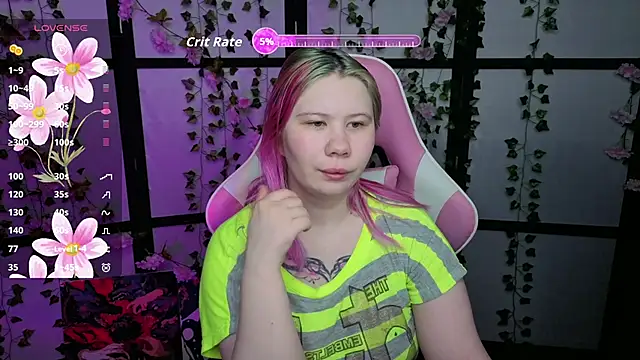 Snapshot of kitsune_little chatting on 04/08/26, 11:06 kitsune little online show from 04/08/26, 11:06