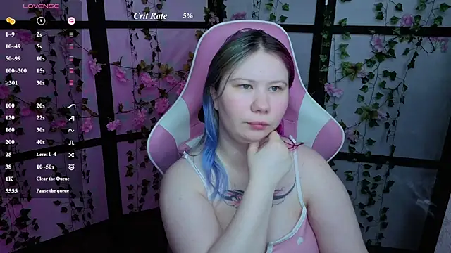 Snapshot of kitsune_little chatting on 06/18/26, 11:32 kitsune little online show from 06/18/26, 11:32