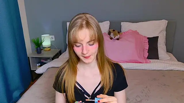 ElfieWhite online show from 04/19/26, 05:58
