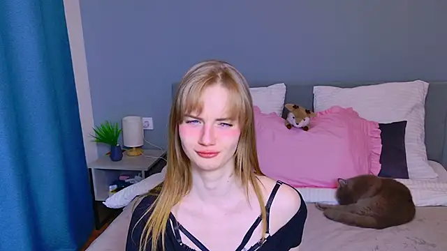 ElfieWhite online show from 04/19/26, 06:10