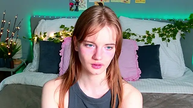 Snapshot of ElfieWhite chatting on 06/16/26, 10:32 ElfieWhite online show from 06/16/26, 10:32