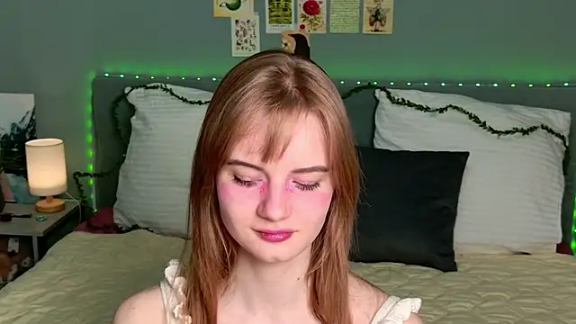 ElfieWhite online show from 06/01/26, 07:02