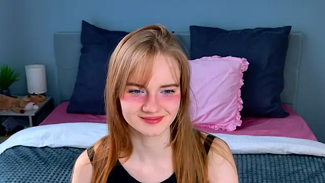 ElfieWhite online show from 05/06/26, 04:33