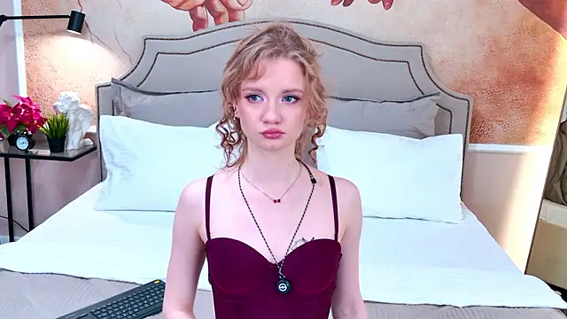 ElfieWhite online show from 03/18/26, 03:24