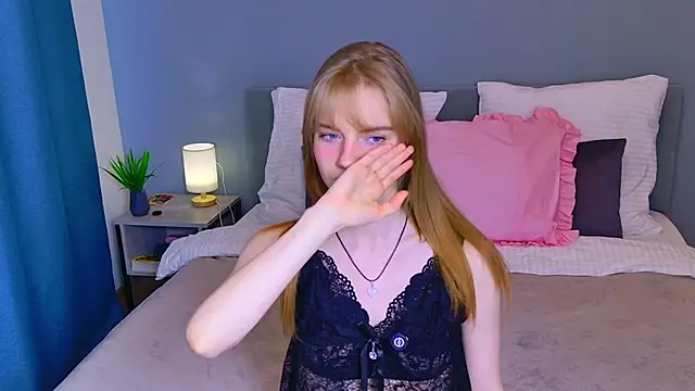 ElfieWhite online show from 04/22/26, 04:36