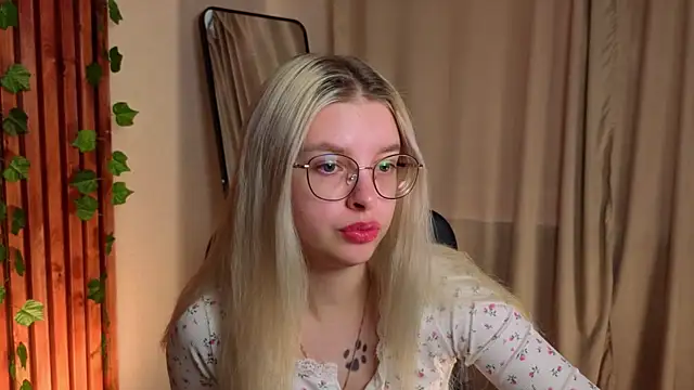 TiffanyPeachi online show from 04/14/26, 10:31