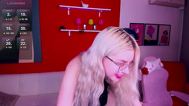 TiffanyPeachi online show from 03/06/26, 11:49