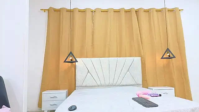 Snapshot of rossane_luxe chatting on 02/19/26, 12:46 rossane luxe online show from 02/19/26, 12:46