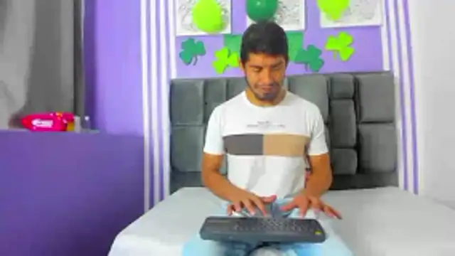 MAGGYE MAX online show from 03/20/26, 01:23