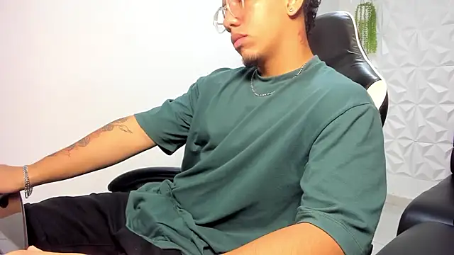 Snapshot of MaxSeduce23 chatting on 02/19/26, 01:08 MaxSeduce23 online show from 02/19/26, 01:08