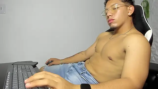 Snapshot of MaxSeduce23 chatting on 02/14/26, 07:14 MaxSeduce23 online show from 02/14/26, 07:14