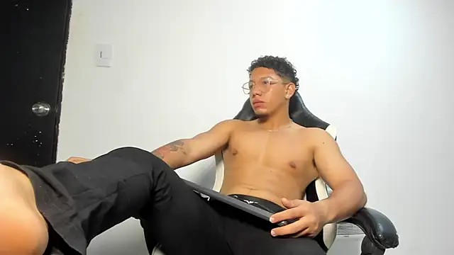 Snapshot of MaxSeduce23 chatting on 02/22/26, 01:13 MaxSeduce23 online show from 02/22/26, 01:13