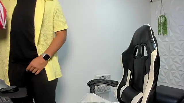 Snapshot of MaxSeduce23 chatting on 02/16/26, 01:21 MaxSeduce23 online show from 02/16/26, 01:21