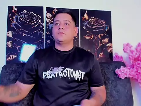 Snapshot of winy_hot chatting on 02/16/26, 11:13 winy hot online show from 02/16/26, 11:13