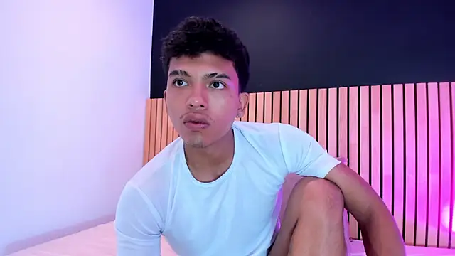 Snapshot of jhoystrong_ chatting on 03/01/26, 02:06 jhoystrong online show from 03/01/26, 02:06