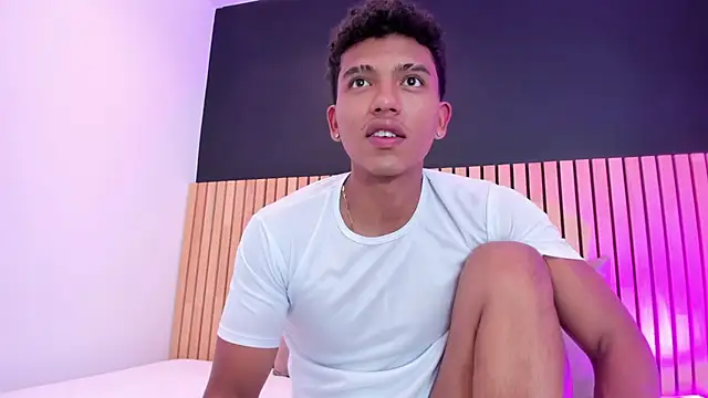 Snapshot of jhoystrong_ chatting on 02/25/26, 07:36 jhoystrong online show from 02/25/26, 07:36