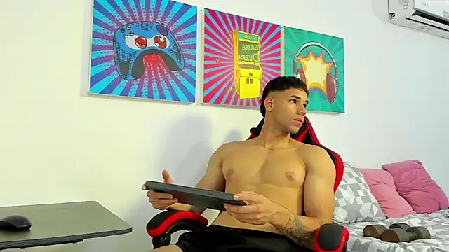 Snapshot of Thomas_walker14 chatting on 03/01/26, 01:22 Thomas walker14 online show from 03/01/26, 01:22