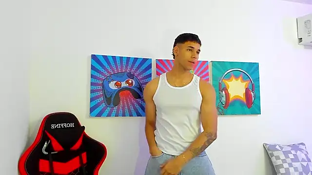 Snapshot of Thomas_walker14 chatting on 02/24/26, 01:01 Thomas walker14 online show from 02/24/26, 01:01