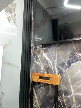 Miss Bella Flame online show from 04/15/26, 06:01