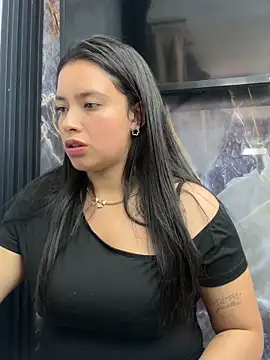 Miss Bella Flame online show from 05/03/26, 06:33