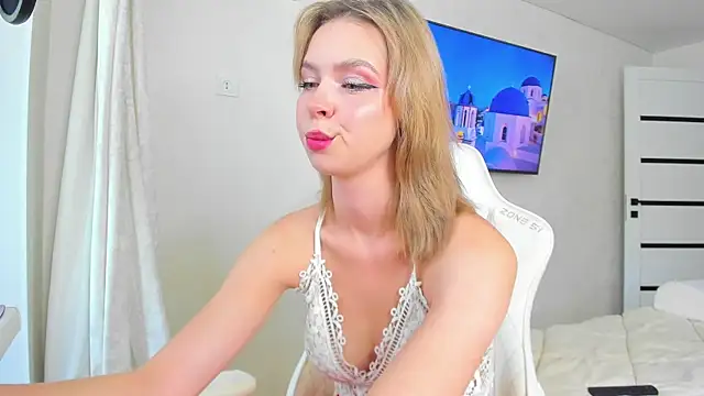 GlitchyDolly online show from 06/11/26, 04:20