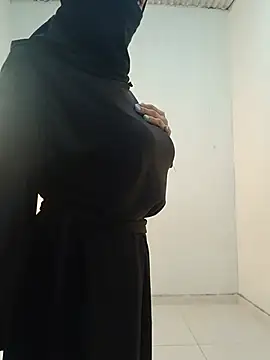 Snapshot of aminaa_ chatting on 07/04/26, 02:10 aminaa online show from 07/04/26, 02:10